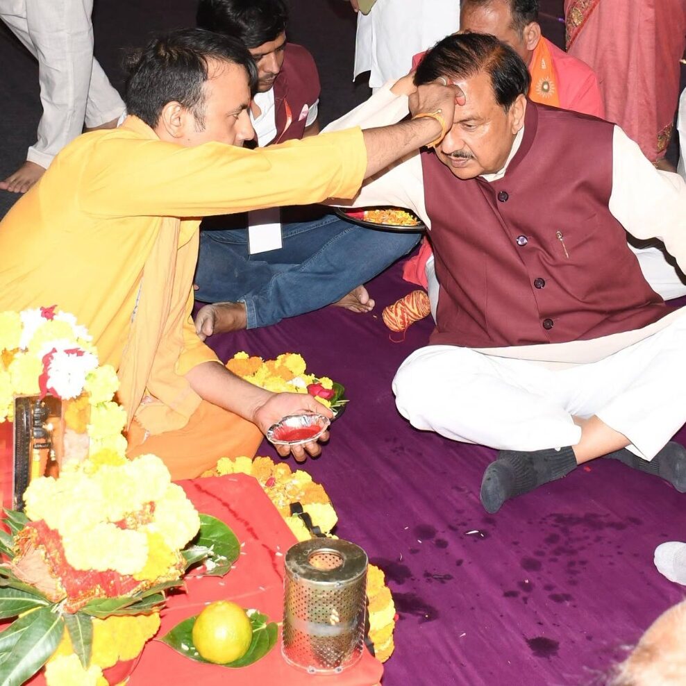 नोएडा सेक्टर-62 में श्री राम मित्र मंडल द्वारा आयोजित रामलीला मंचन के शुभारंभ पर विधायक श्री पंकज सिंह जी के साथ गणेश पूजन नोएडा सेक्टर-62 में श्री राम मित्र मंडल द्वारा आयोजित रामलीला मंचन के शुभारंभ पर विधायक श्री पंकज सिंह जी के साथ गणेश पूजन