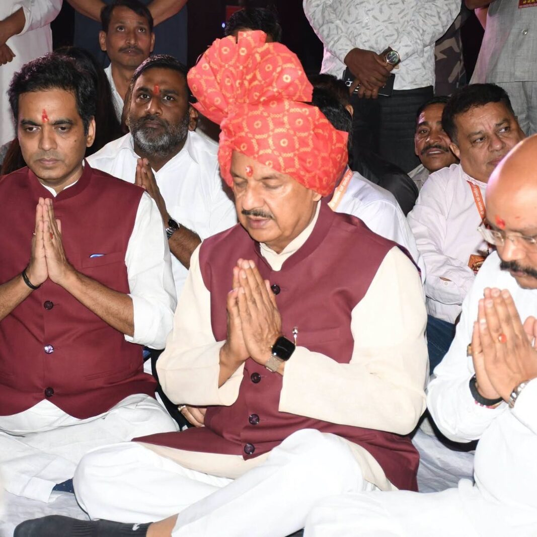 नोएडा स्टेडियम में सनातन धर्म रामलीला समिति द्वारा आयोजित रामलीला मंचन के शुभारंभ पर विधायक श्री पंकज सिंह जी के साथ गणेश पूजन नोएडा स्टेडियम में सनातन धर्म रामलीला समिति द्वारा आयोजित रामलीला मंचन के शुभारंभ पर विधायक श्री पंकज सिंह जी के साथ गणेश पूजन