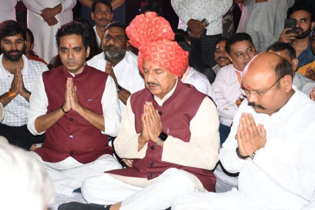 नोएडा स्टेडियम में सनातन धर्म रामलीला समिति द्वारा आयोजित रामलीला मंचन के शुभारंभ पर विधायक श्री पंकज सिंह जी के साथ गणेश पूजन नोएडा स्टेडियम में सनातन धर्म रामलीला समिति द्वारा आयोजित रामलीला मंचन के शुभारंभ पर विधायक श्री पंकज सिंह जी के साथ गणेश पूजन