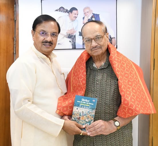 अपने शिक्षक एवं पद्मश्री सम्मानित सुप्रसिद्ध क्रिकेट कमेंटेटर डॉ. रवि चतुर्वेदी जी से आत्मीय भेंट कर स्नेह और मार्गदर्शन प्राप्त करते हुए अपने शिक्षक एवं पद्मश्री सम्मानित सुप्रसिद्ध क्रिकेट कमेंटेटर डॉ. रवि चतुर्वेदी जी से आत्मीय भेंट कर स्नेह और मार्गदर्शन प्राप्त करते हुए