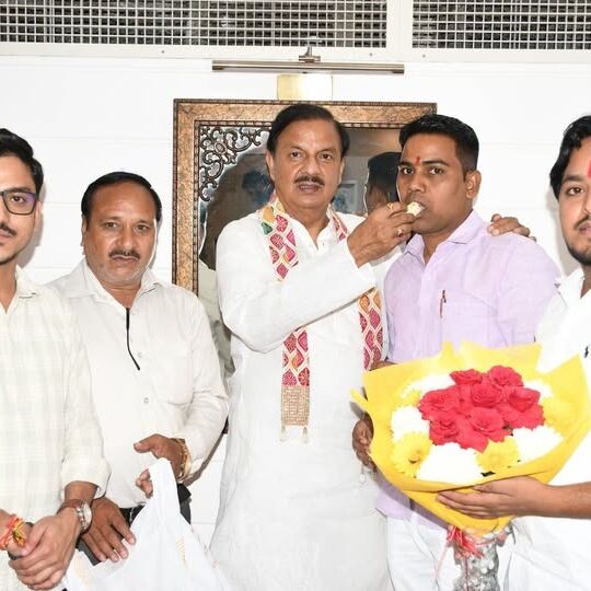 नोएडा सेक्टर-27 स्थित कैंप कार्यालय पर भाजपा अनुसूचित मोर्चा, बुलंदशहर के जिलाध्यक्ष श्री राहुल बाल्मीकि जी से आत्मीय भेंट कर नवीन दायित्व के लिए बधाई एवं शुभकामनाएँ देते हुए
