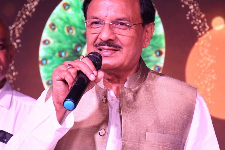 नोएडा स्थित मयूर स्कूल में मेरठ-सहारनपुर खंड के शिक्षक एमएलसी प्रत्याशी श्रीचंद शर्मा जी के समर्थन में शिक्षकों से संवाद कर मतदान की अपील करते हुए