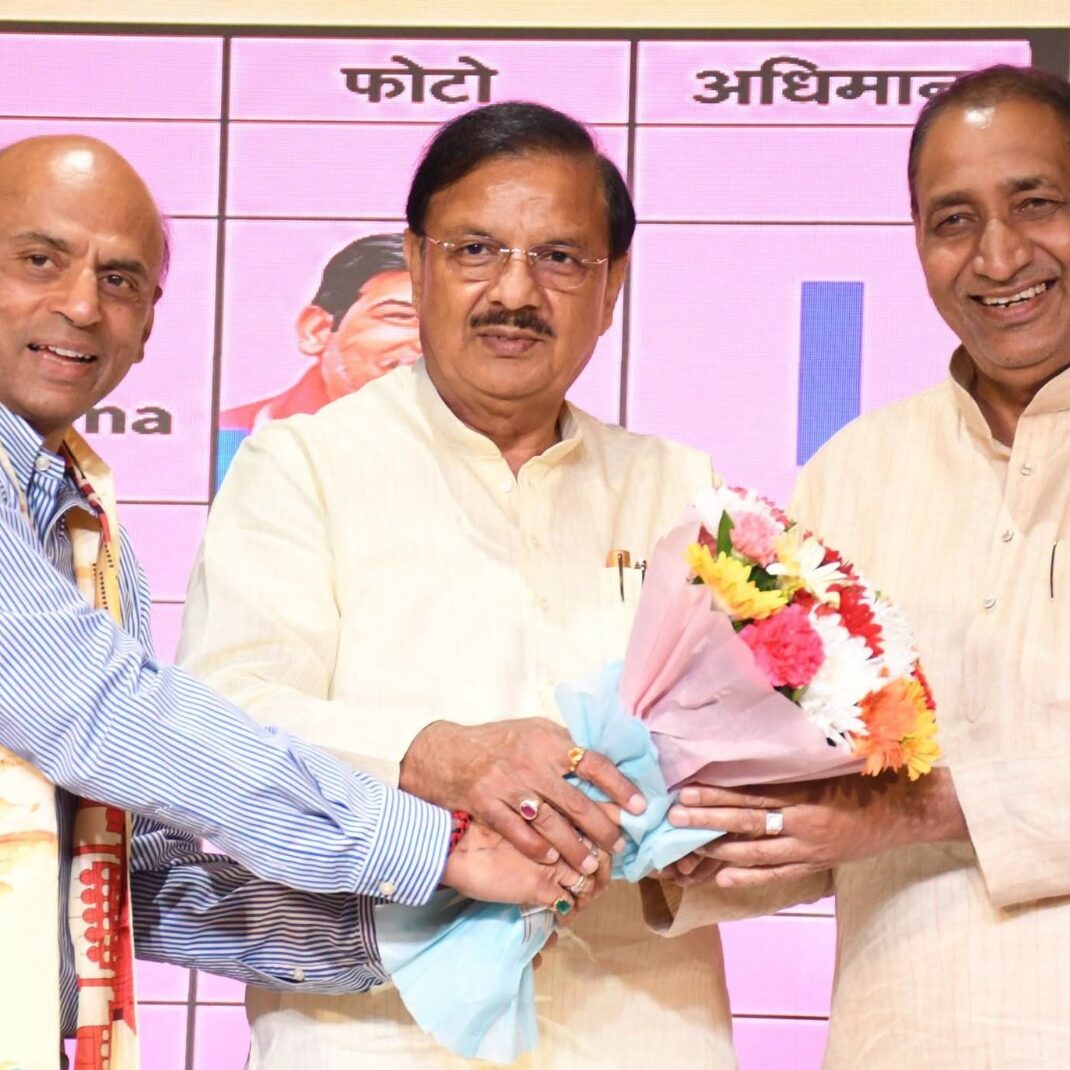 यमुना एक्सप्रेसवे स्थित गलगोटिया यूनिवर्सिटी में दादरी विधायक श्री तेजपाल नागर जी के साथ शिक्षक एमएलसी प्रत्याशी श्रीचंद शर्मा जी के समर्थन में शिक्षकों से संवाद करते हुए यमुना एक्सप्रेसवे स्थित गलगोटिया यूनिवर्सिटी में दादरी विधायक श्री तेजपाल नागर जी के साथ शिक्षक एमएलसी प्रत्याशी श्रीचंद शर्मा जी के समर्थन में शिक्षकों से संवाद करते हुए