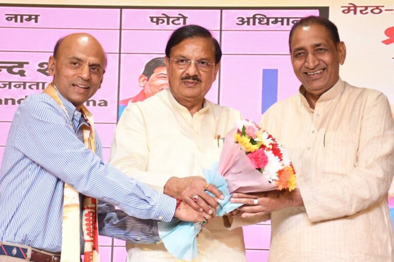 यमुना एक्सप्रेसवे स्थित गलगोटिया यूनिवर्सिटी में दादरी विधायक श्री तेजपाल नागर जी के साथ शिक्षक एमएलसी प्रत्याशी श्रीचंद शर्मा जी के समर्थन में शिक्षकों से संवाद करते हुए