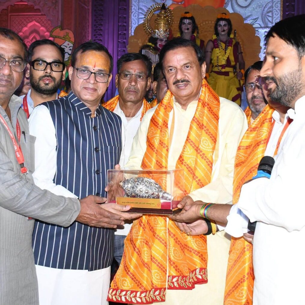 दादरी में श्री लव कुश धार्मिक रामलीला कमेटी द्वारा आयोजित रामलीला मंचन में सहभागिता कर प्रभु श्रीराम के जीवन पर आधारित लीला का अवलोकन करते हुए दादरी में श्री लव कुश धार्मिक रामलीला कमेटी द्वारा आयोजित रामलीला मंचन में सहभागिता कर प्रभु श्रीराम के जीवन पर आधारित लीला का अवलोकन करते हुए
