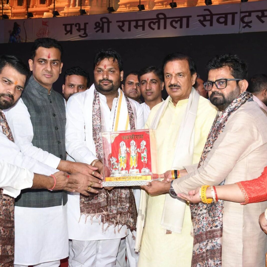 ग्रेटर नोएडा वेस्ट में भाजपा गौतमबुद्ध नगर जिलाध्यक्ष श्री अभिषेक शर्मा जी के साथ दुर्गा पूजा में माँ दुर्गा के दर्शन-पूजन एवं प्रभु श्री रामलीला सेवा ट्रस्ट द्वारा आयोजित रामलीला मंचन में सहभागिता ग्रेटर नोएडा वेस्ट में भाजपा गौतमबुद्ध नगर जिलाध्यक्ष श्री अभिषेक शर्मा जी के साथ दुर्गा पूजा में माँ दुर्गा के दर्शन-पूजन एवं प्रभु श्री रामलीला सेवा ट्रस्ट द्वारा आयोजित रामलीला मंचन में सहभागिता