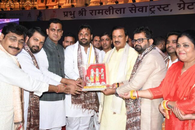 ग्रेटर नोएडा वेस्ट में भाजपा गौतमबुद्ध नगर जिलाध्यक्ष श्री अभिषेक शर्मा जी के साथ दुर्गा पूजा में माँ दुर्गा के दर्शन-पूजन एवं प्रभु श्री रामलीला सेवा ट्रस्ट द्वारा आयोजित रामलीला मंचन में सहभागिता