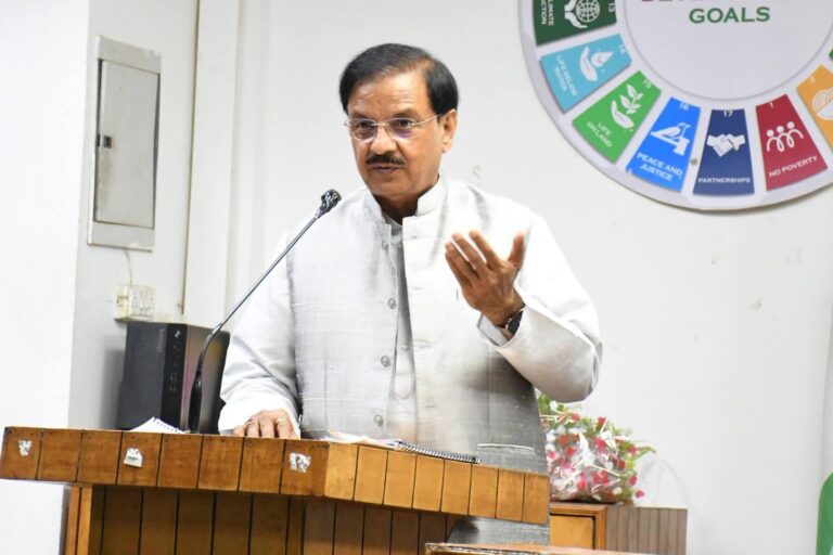 ग्रेटर नोएडा स्थित शारदा यूनिवर्सिटी में गौतमबुद्ध नगर भाजपा जिलाध्यक्ष श्री अभिषेक शर्मा जी के साथ शिक्षक एमएलसी चुनाव के लिए शिक्षकों से संवाद करते हुए और श्रीचंद शर्मा जी के समर्थन में मतदान की अपील करते हुए