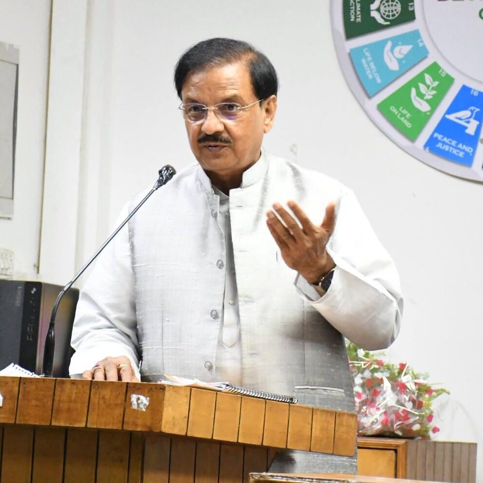 ग्रेटर नोएडा स्थित शारदा यूनिवर्सिटी में गौतमबुद्ध नगर भाजपा जिलाध्यक्ष श्री अभिषेक शर्मा जी के साथ शिक्षक एमएलसी चुनाव के लिए शिक्षकों से संवाद करते हुए और श्रीचंद शर्मा जी के समर्थन में मतदान की अपील करते हुए ग्रेटर नोएडा स्थित शारदा यूनिवर्सिटी में गौतमबुद्ध नगर भाजपा जिलाध्यक्ष श्री अभिषेक शर्मा जी के साथ शिक्षक एमएलसी चुनाव के लिए शिक्षकों से संवाद करते हुए और श्रीचंद शर्मा जी के समर्थन में मतदान की अपील करते हुए