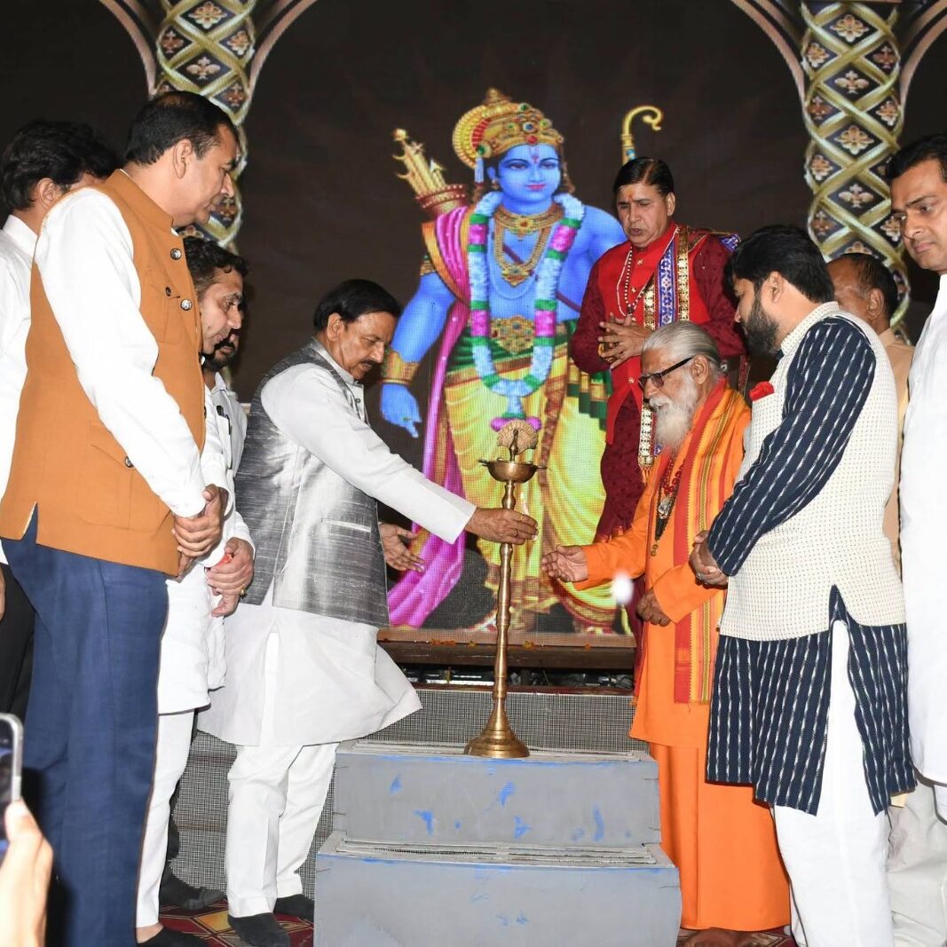 ग्रेटर नोएडा के कालीबाड़ी में दुर्गा पूजा के दौरान माँ दुर्गा के दर्शन-पूजन एवं ऐच्छर में रामलीला मंचन में सहभागिता करते हुए ग्रेटर नोएडा के कालीबाड़ी में दुर्गा पूजा के दौरान माँ दुर्गा के दर्शन-पूजन एवं ऐच्छर में रामलीला मंचन में सहभागिता करते हुए