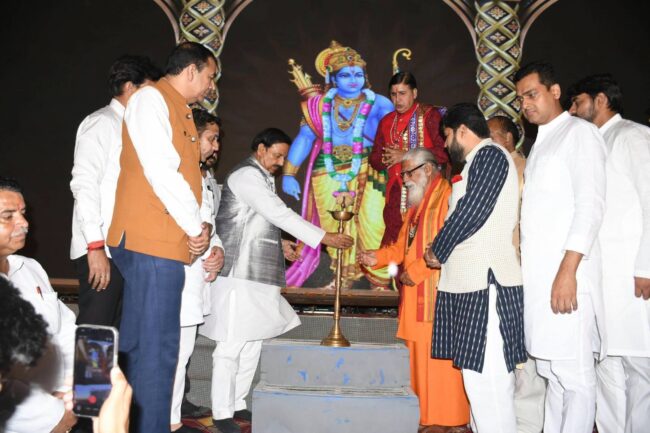 ग्रेटर नोएडा के कालीबाड़ी में दुर्गा पूजा के दौरान माँ दुर्गा के दर्शन-पूजन एवं ऐच्छर में रामलीला मंचन में सहभागिता करते हुए ग्रेटर नोएडा के कालीबाड़ी में दुर्गा पूजा के दौरान माँ दुर्गा के दर्शन-पूजन एवं ऐच्छर में रामलीला मंचन में सहभागिता करते हुए