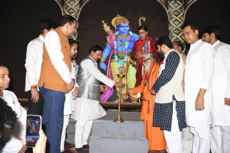 ग्रेटर नोएडा के कालीबाड़ी में दुर्गा पूजा के दौरान माँ दुर्गा के दर्शन-पूजन एवं ऐच्छर में रामलीला मंचन में सहभागिता करते हुए ग्रेटर नोएडा के कालीबाड़ी में दुर्गा पूजा के दौरान माँ दुर्गा के दर्शन-पूजन एवं ऐच्छर में रामलीला मंचन में सहभागिता करते हुए