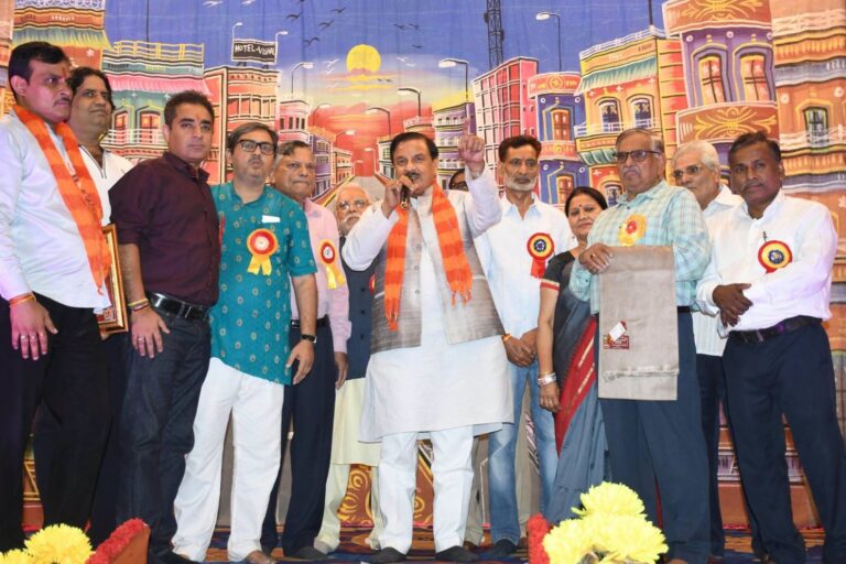 नोएडा सेक्टर-12 में श्री बजरंग रामलीला संचालिका न्यास द्वारा आयोजित रामलीला मंचन एवं सेक्टर-45 में केसरवानी वैश्य महासभा के दुर्गा पूजा महोत्सव में सहभागिता करते हुए