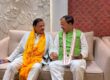 अयोध्या एयरपोर्ट पर उत्तर प्रदेश के उपमुख्यमंत्री श्री केशव प्रसाद मौर्य एवं भाजपा युवा मोर्चा के राष्ट्रीय अध्यक्ष डॉ. हेमंग जोशी जी से आत्मीय भेंट करते हुए