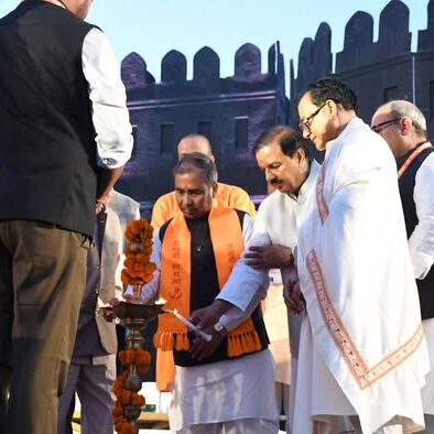 गाजियाबाद के सन सिटी में दिव्य प्रेम सेवा मिशन द्वारा आयोजित छत्रपति शिवाजी महाराज के जीवन पर आधारित ऐतिहासिक महानाट्य ‘जाणता राजा’ के मंचन में गणमान्य अतिथियों के साथ सहभागिता करते हुए गाजियाबाद के सन सिटी में दिव्य प्रेम सेवा मिशन द्वारा आयोजित छत्रपति शिवाजी महाराज के जीवन पर आधारित ऐतिहासिक महानाट्य ‘जाणता राजा’ के मंचन में गणमान्य अतिथियों के साथ सहभागिता करते हुए