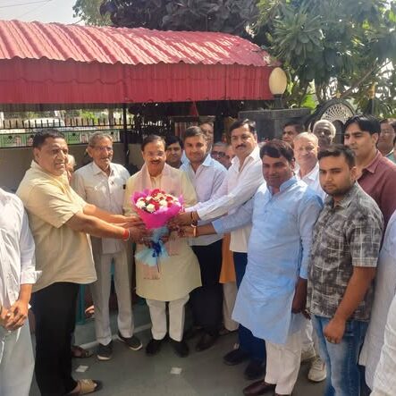 राजस्थान के बहरोड़ में नगर परिषद पार्षद श्री संजय शर्मा जी से आत्मीय भेंट करते हुए