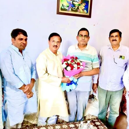 राजस्थान पत्रिका के संपादक श्री सतपाल यादव जी के आवास पर उनसे भेंट कर स्वास्थ्य का हाल जानते हुए
