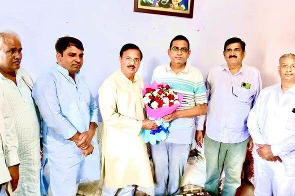 राजस्थान पत्रिका के संपादक श्री सतपाल यादव जी के आवास पर उनसे भेंट कर स्वास्थ्य का हाल जानते हुए