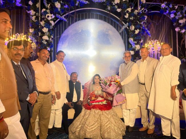 श्री जुगराज सिंह चौहान जी के सुपुत्र कार्तिकेय के रिंग सेरेमनी समारोह में सम्मिलित होकर नवयुगल को बधाई एवं शुभकामनाएँ देते हुए श्री जुगराज सिंह चौहान जी के सुपुत्र कार्तिकेय के रिंग सेरेमनी समारोह में सम्मिलित होकर नवयुगल को बधाई एवं शुभकामनाएँ देते हुए