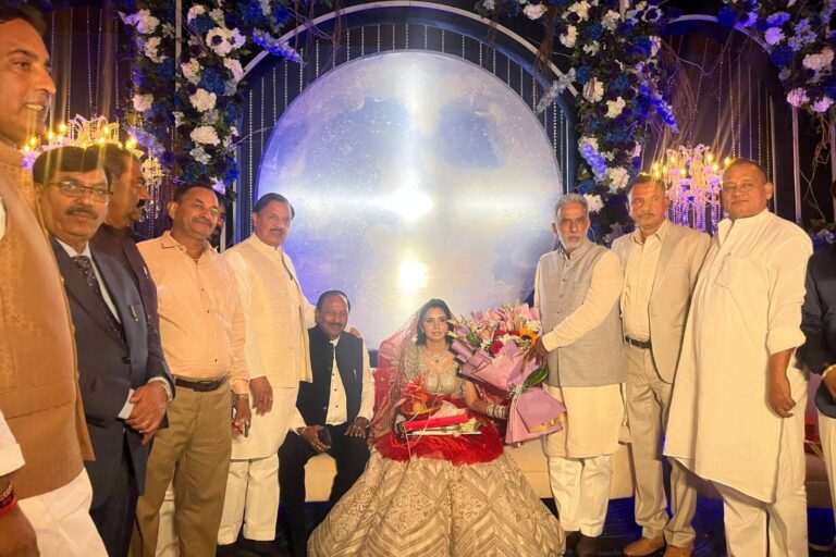 श्री जुगराज सिंह चौहान जी के सुपुत्र कार्तिकेय के रिंग सेरेमनी समारोह में सम्मिलित होकर नवयुगल को बधाई एवं शुभकामनाएँ देते हुए