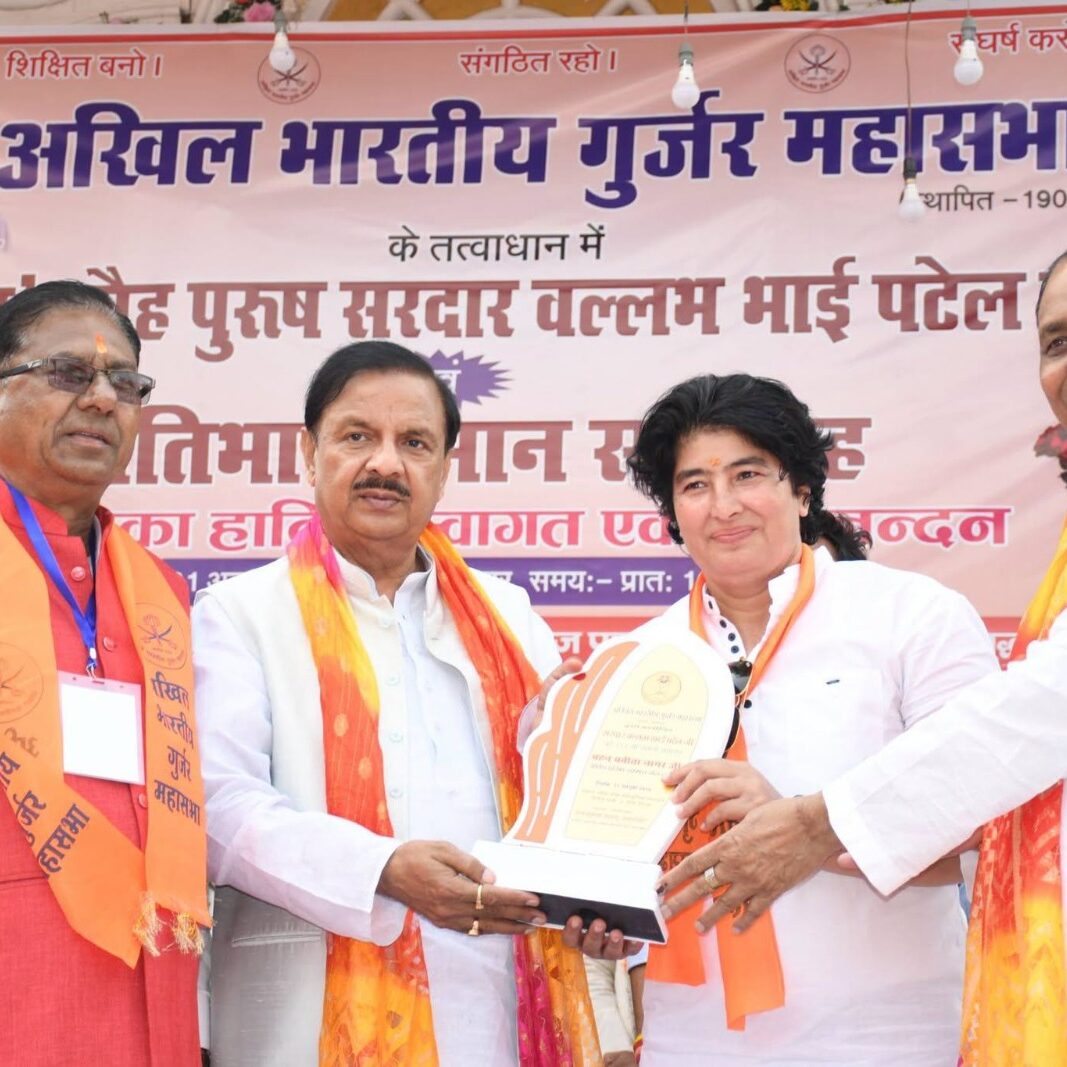 ग्रेटर नोएडा में अखिल भारतीय गुर्जर महासभा द्वारा आयोजित सरदार वल्लभभाई पटेल जयंती एवं प्रतिभा सम्मान समारोह में राजस्थान के पूर्व राज्यपाल श्री कलराज मिश्र जी, श्री बंशीलाल गुर्जर जी और दादरी विधायक श्री तेजपाल नागर जी सहित गणमान्य अतिथियों के साथ सहभागिता करते हुए